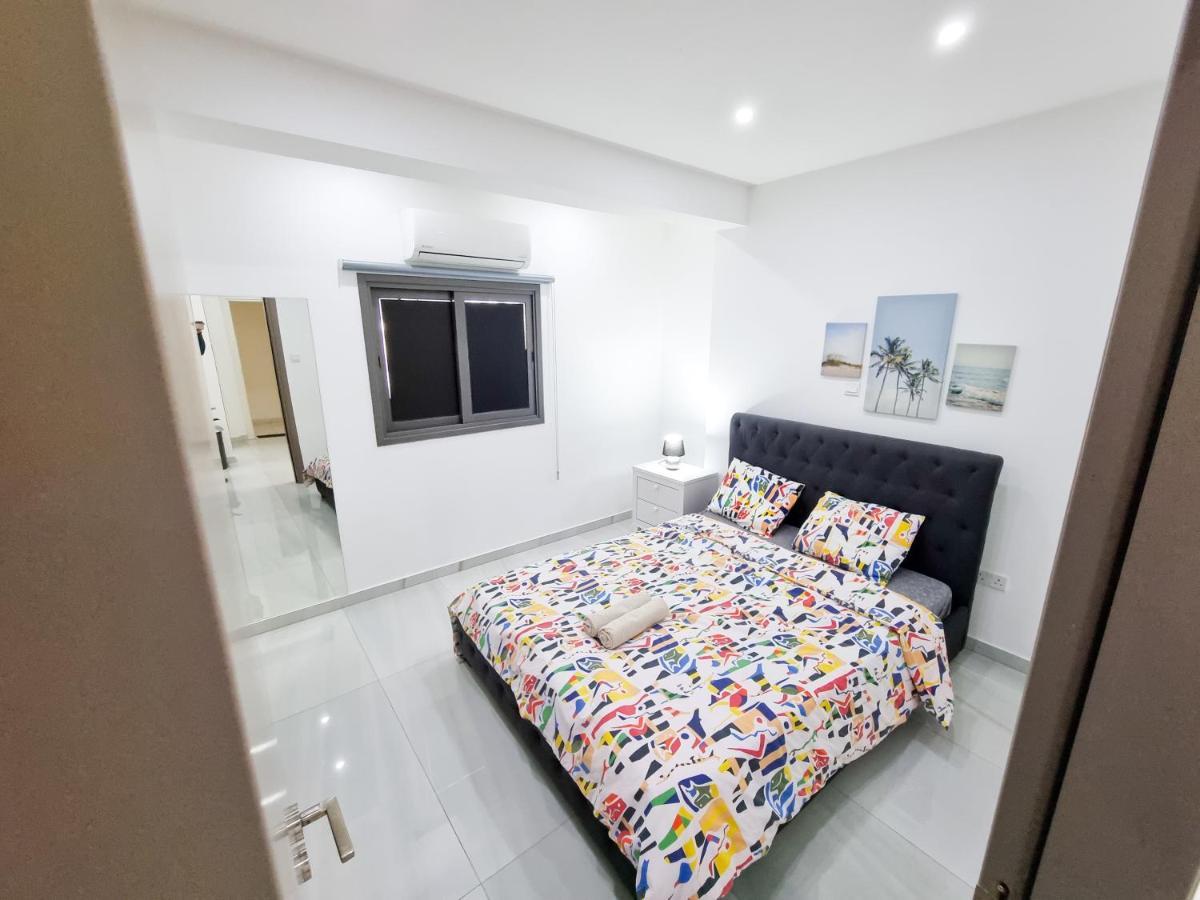 Sea La Vie Seaview Apartment Ларнака Екстер'єр фото