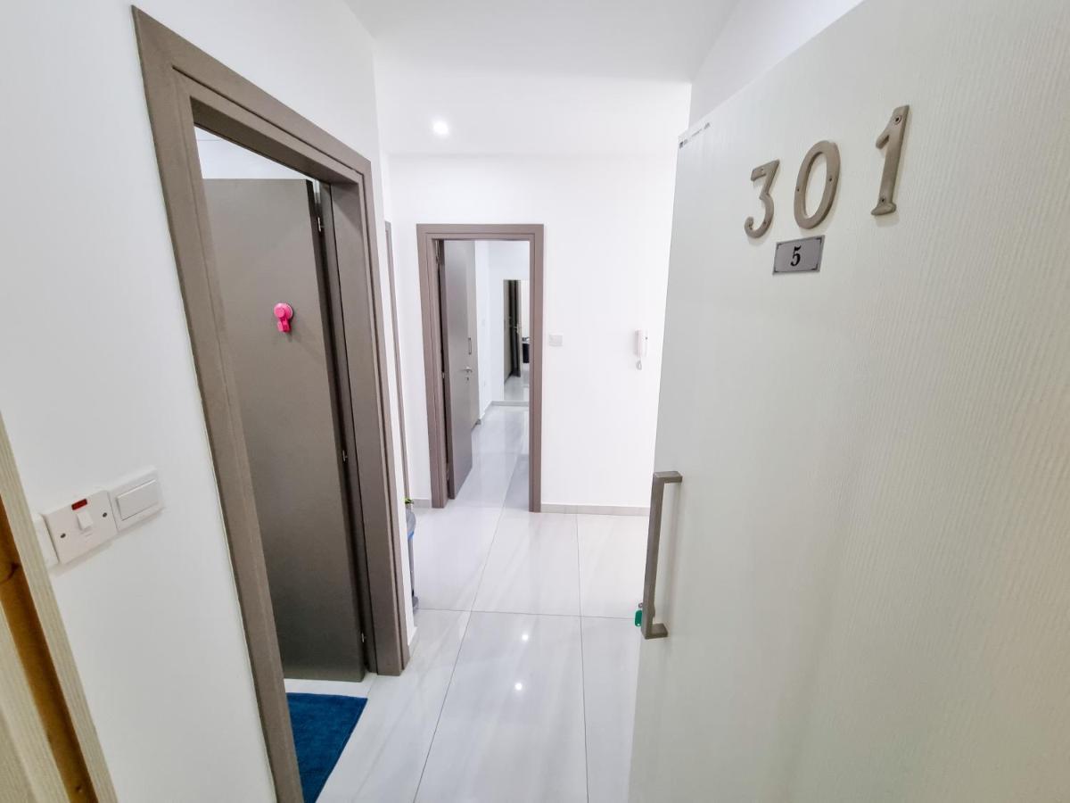 Sea La Vie Seaview Apartment Ларнака Екстер'єр фото